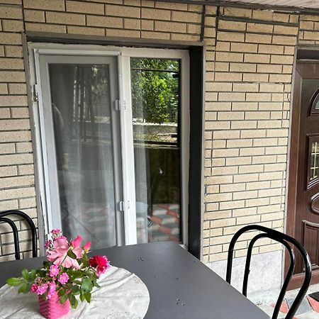 Guest House Happy House Кутаїсі Екстер'єр фото