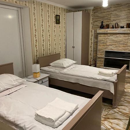 Guest House Happy House Кутаїсі Екстер'єр фото