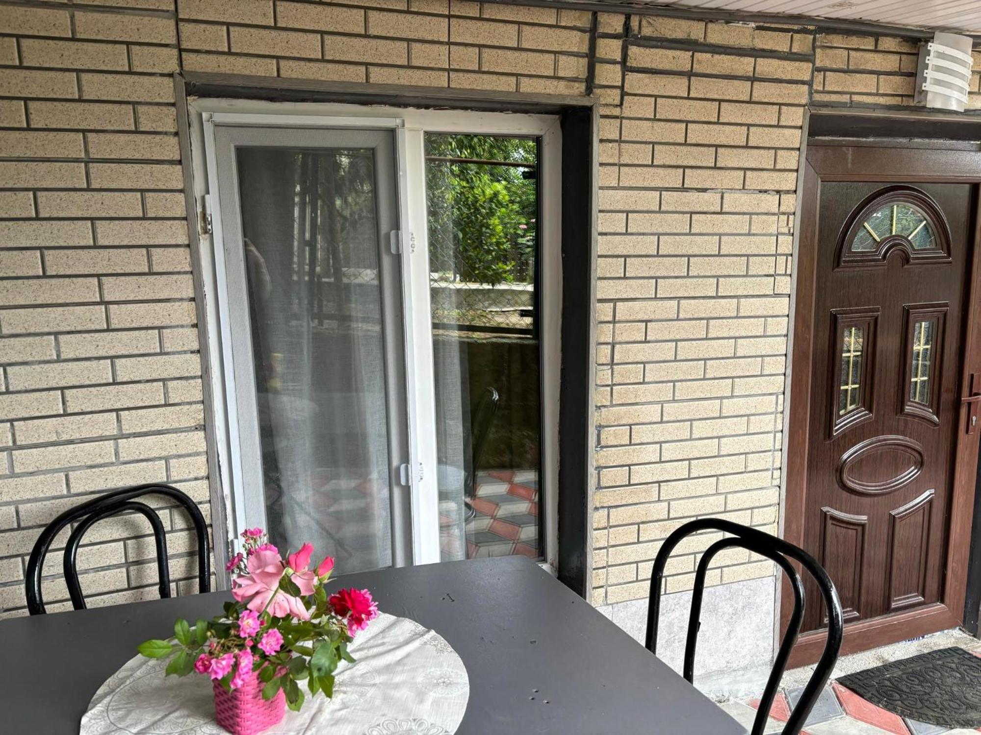 Guest House Happy House Кутаїсі Екстер'єр фото