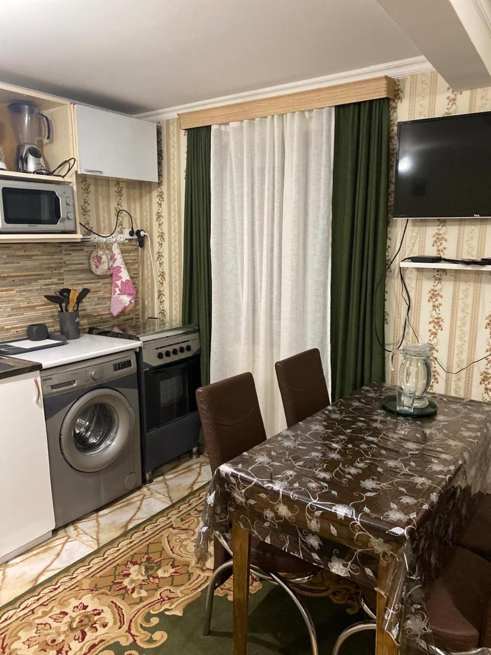 Guest House Happy House Кутаїсі Екстер'єр фото