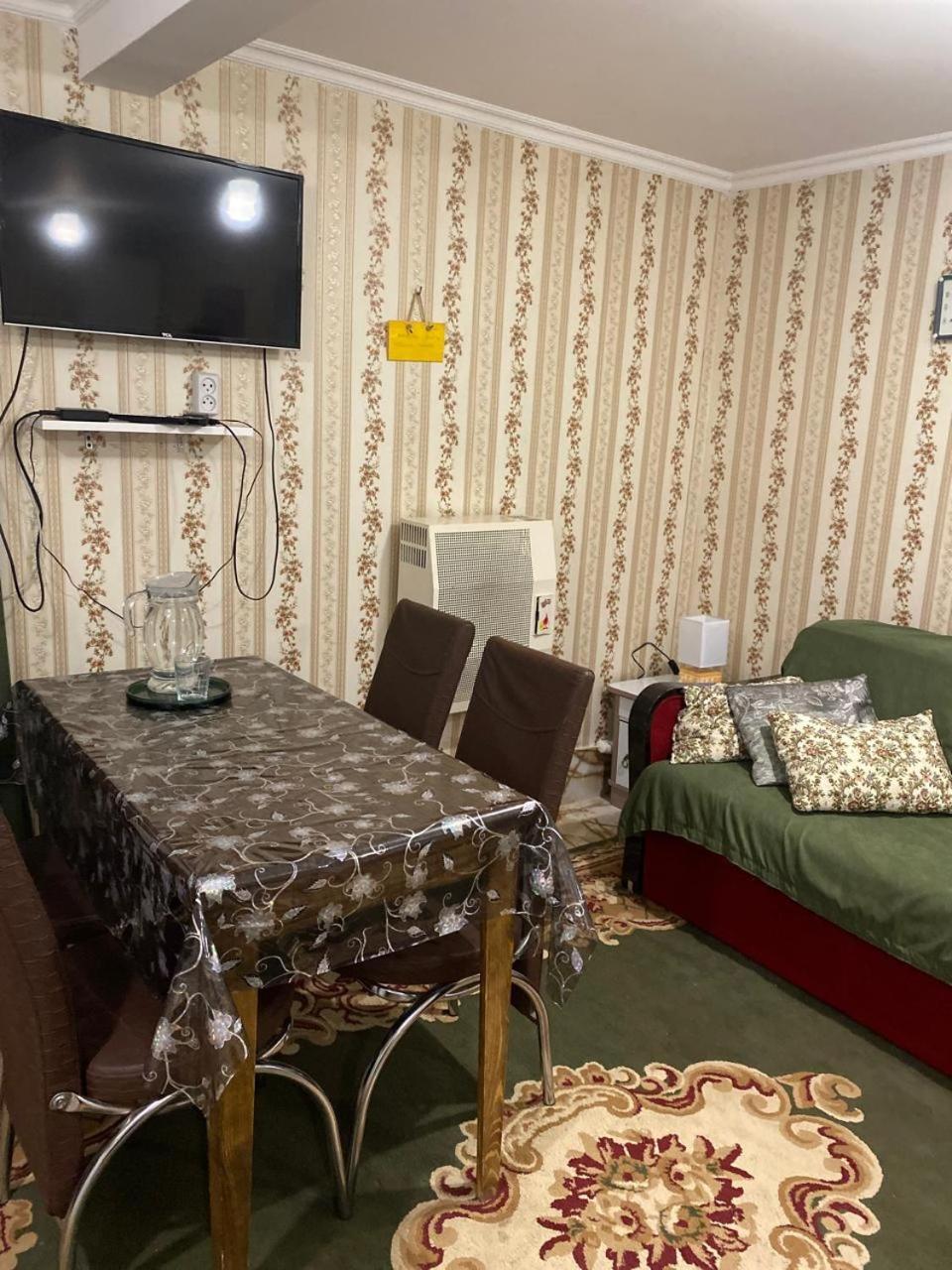 Guest House Happy House Кутаїсі Екстер'єр фото