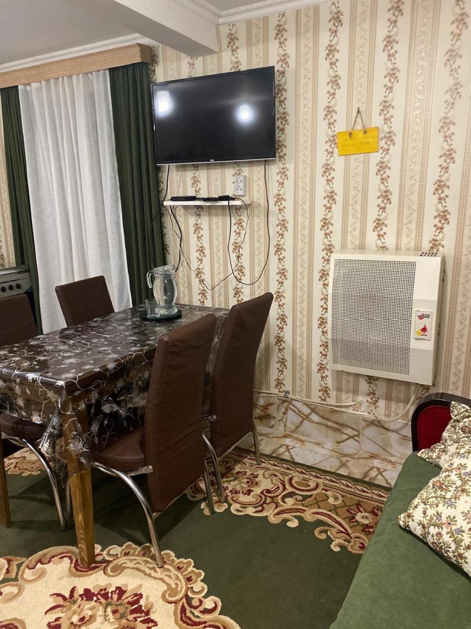 Guest House Happy House Кутаїсі Екстер'єр фото