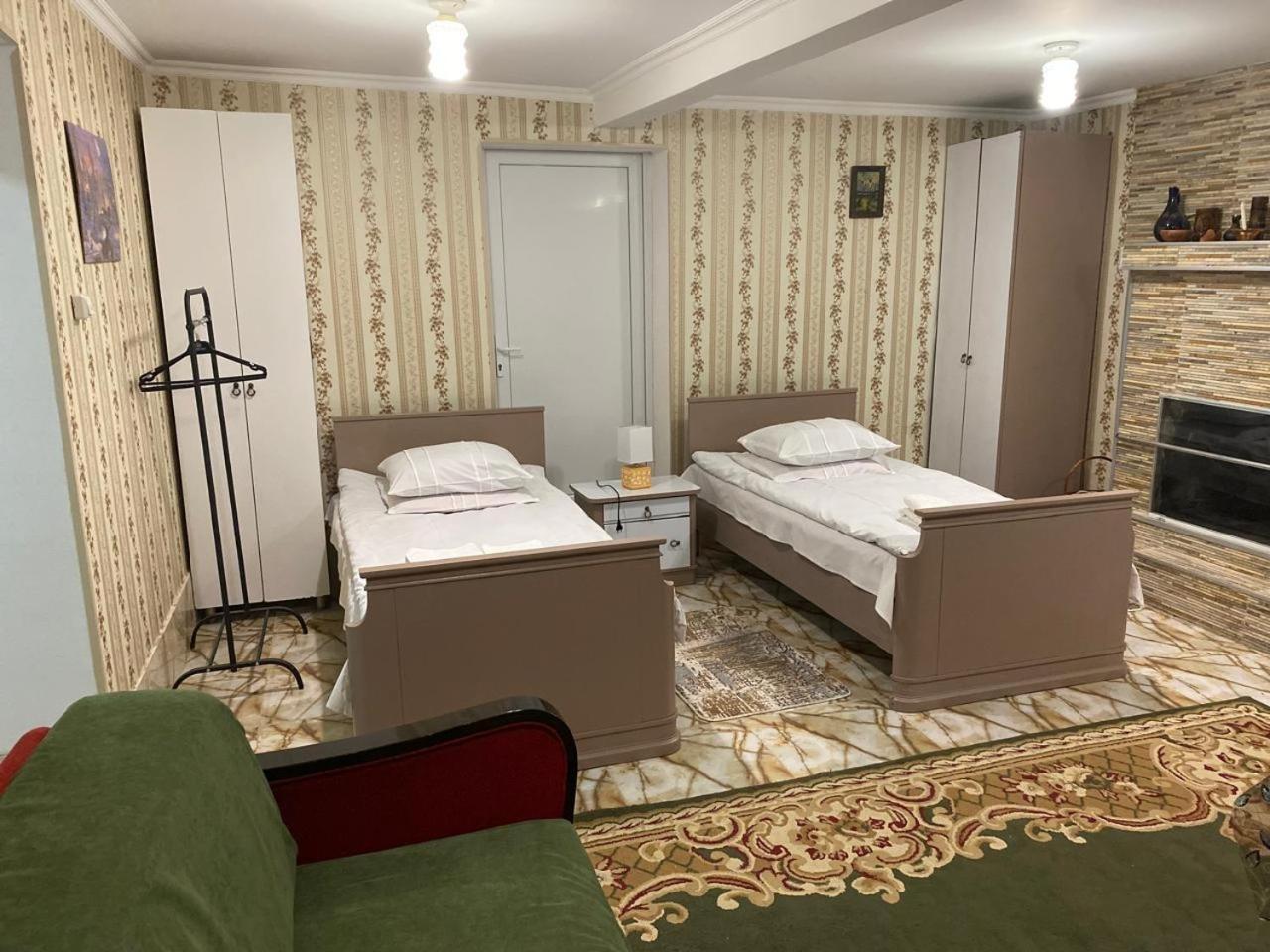 Guest House Happy House Кутаїсі Екстер'єр фото